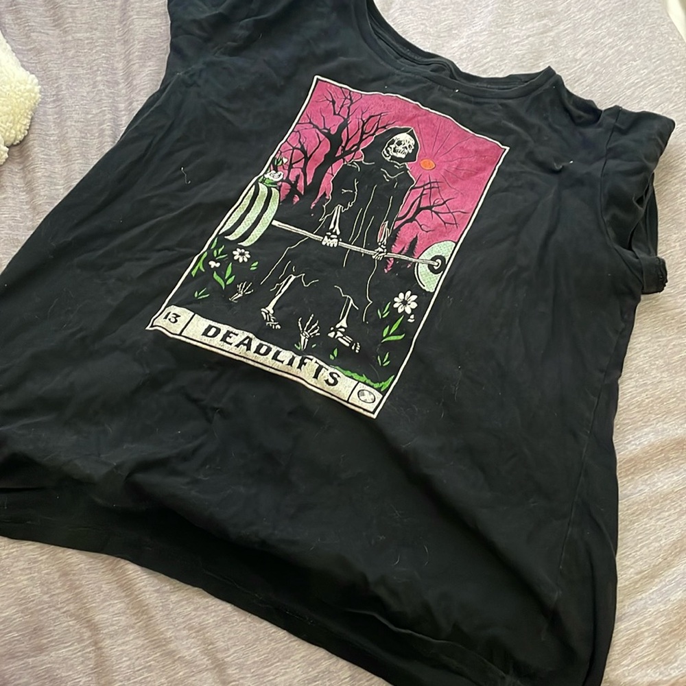 Graphic tee